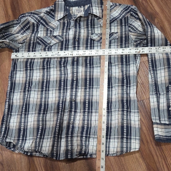 Men's Casual Plaid Button-Down Shirt - Black and White - Picture 4 of 5
